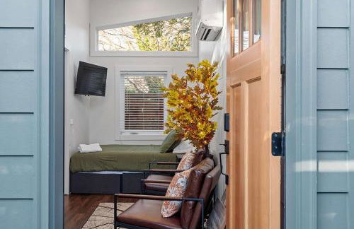 The Acorn - Tiny House in HISTORIC OAKWOOD - Foto 15