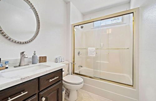 Sprawling estate with private pool and game room and guest house - Foto 33