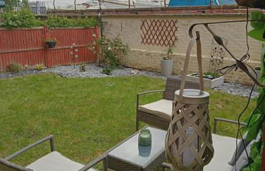 Beautiful Marina Apartment with private garden, flexible bedrooms with zip & link beds - Photo 4