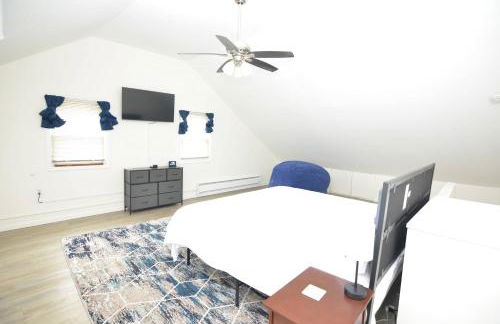 Spacious Home with Parking, Laundry - Near RU, RWJ, NJ Transit - Foto 54