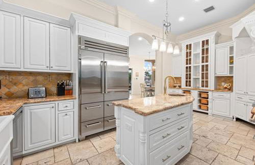 Near the Beach • Pool & Jacuzzi • Waterfront Villa - Foto 22