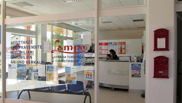 Check-in/check-out kiosk