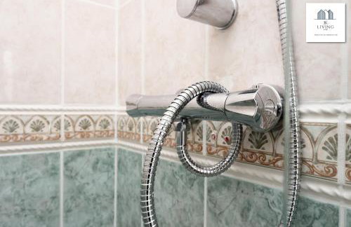 Spacious 3 Bed Home In The Heart Of Bridgend - By EKLIVING LUXE Short Lets & Serviced Accommodation - Foto 49