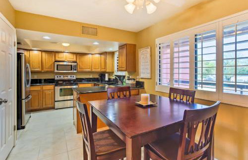 Hike and Relax Poolside! Long-Term Stay in Phoenix - Foto 7