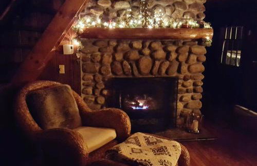 Deer Valley Retreat, Lovely Log Cabin with Fireplace & Garden Views- Perfect for a Relaxing Getaway! - Foto 3