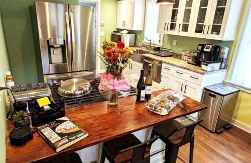 Walkable Elmwood Cottage, No Chores 2Bath 2BR 1Car - Foto 3