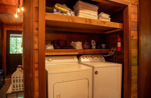 Mid-century Cabin Hideaway - Hot Tub & Fire Pit - Foto 52