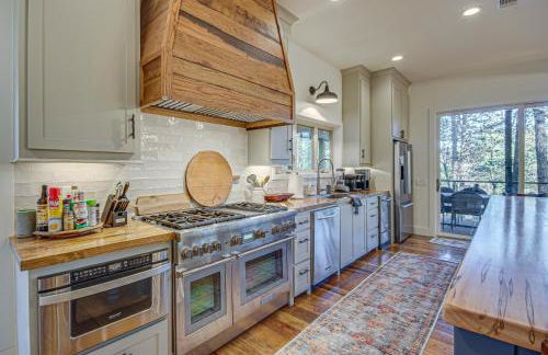 Waterfront Terry Home with 3 Decks and Hot Tub! - Foto 9