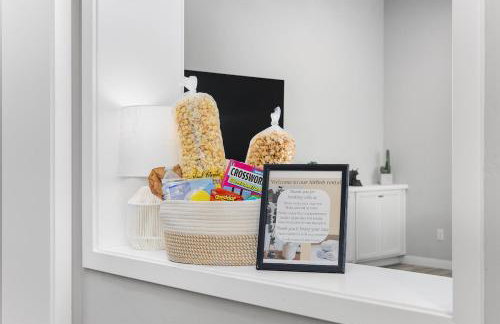 Spacious Home with Private Pool - Photo 47