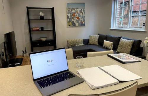 Charming & Cosy Town Centre Home with Parking - Foto 17