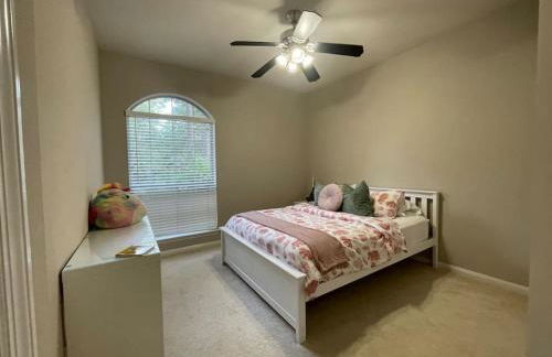 Lovely Woodlands home w/heated pool and spa! - Foto 19