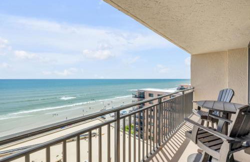 New Listing! Dog-friendly direct oceanfront with private balcony and heated rooftop pool - Foto 22