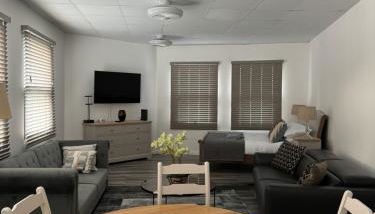 Modern Studio Flat in Bramhall - Photo 3