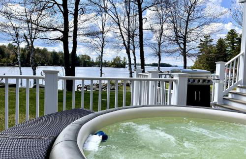Gorgeous Cottage with Hot-tub and Games in Beaver Cove, Maine - Foto 23