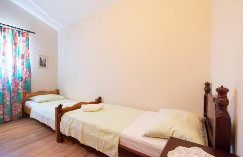 Three-Bedroom Apartment In Ostrvica - Photo 37