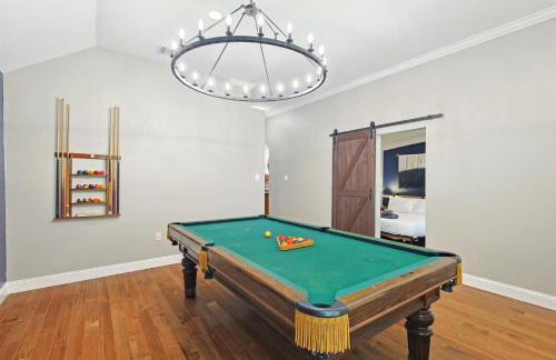 5BD 2BA w Backyard Oasis Pool Jacuzzi Firepit - Foto 15