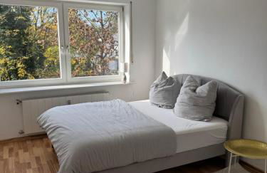 Quiet Family Apartment - 10 min to Center & Oktoberfest - Free Parking - Balcony - near Nymphenburg Palace & Botanical garden - Photo 6