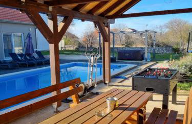 Olive Tree House with Jacuzzi, WiFi and 40m2 pool - Foto 7