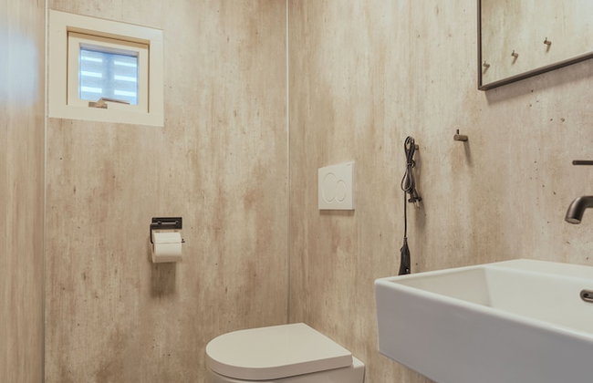 Cozy Downtown Studio Apartment - Photo 9