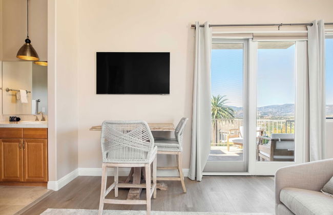 Modern Temecula Mansion w Pool, Hot Tub, Guest House & Valley Views Camila by Avantstay - Photo 35