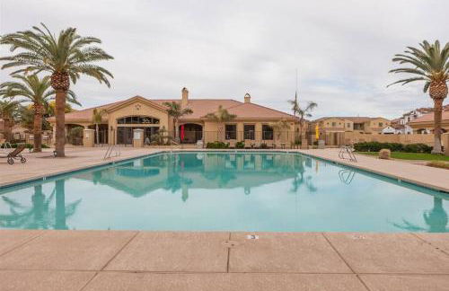 Gated townhouse with 2 suites, heated pool, hot tub - Photo 47