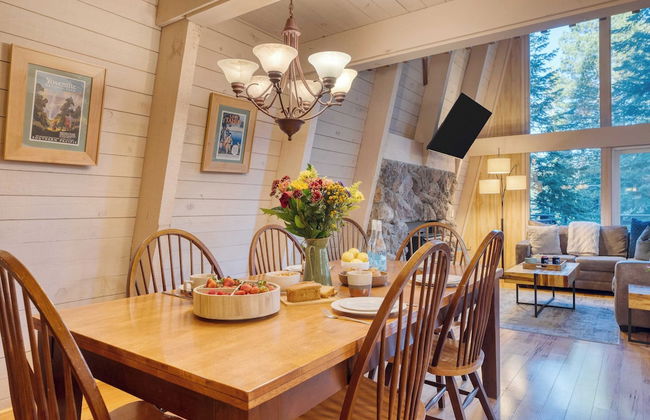 Lundy Bearden Serene Tahoe Retreat With Deck, Fireplace, and Forest Views - Foto 12