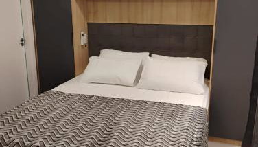 Studio Luxuoso Cama Queen Ar Condicionado e Cozinha Completa - Foto 3