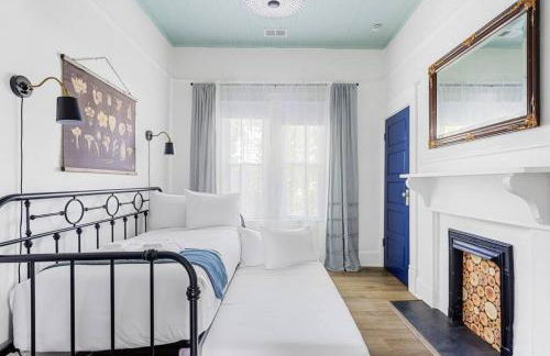 Urban Farmhouse-Sleeps 8 - Foto 40