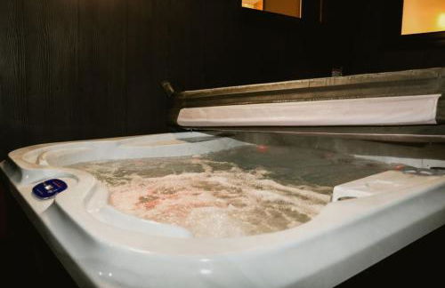 Luxury 1 bedroom Glamping Cabin with Hot Tub & BBQ - Foto 26