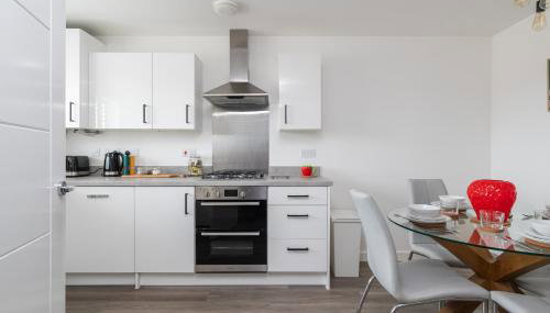 Spacious Milton Keynes Townhouse 2 Designated Parking Spaces Near Centre MK, MK Bowl, Universal Studios & Transport Links Ideal for Families & Contractors - Foto 4