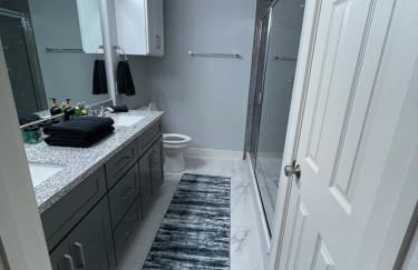 Spacious Modern Townhome w Indoor Court, King Beds & Huge TVs! - Foto 4