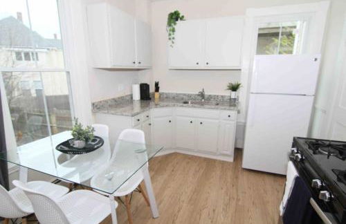 2 BR City Sanctuary - 5 Mins to Historical Salem! - Photo 15
