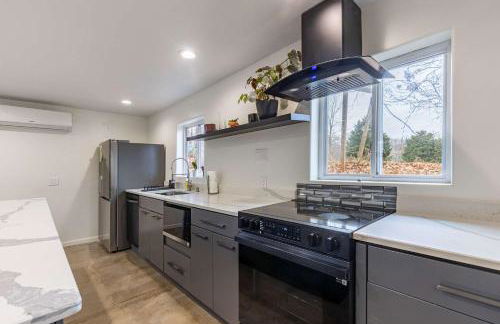 Modern 5BR Home with Mtn Views BBQ & Pool Table - Foto 19