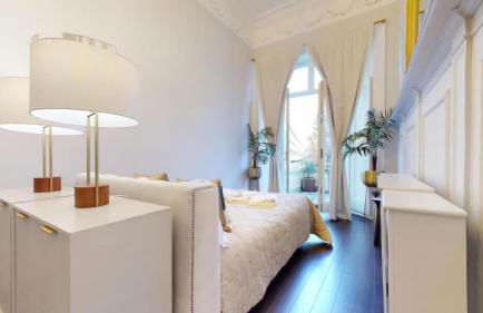 Stunning Hyde Park Home with Private Balcony & Lift Elevator Access - Foto 8