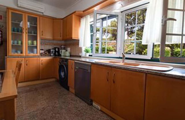 Aroeira Villa Sleeps 10 With Pool - Foto 8