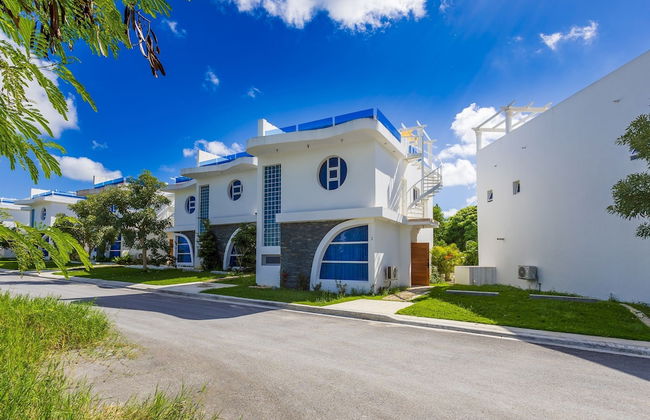 Relaxing 3-bedroom Villa With Pool Rooftop Jacuzzi in a Secluded Setting - Foto 6