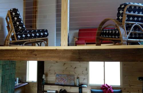 Charming Cabin Getaway with a Wood-Burning Stove in Chesterfield, Massachusetts - Foto 13