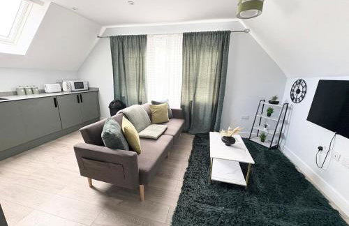 Central 2BR Home with Parking near Ferry - Foto 8