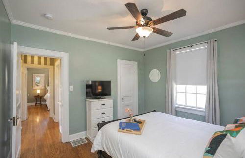 Golf Views, Porch Vibes, 3mi to Broadway! - Foto 3