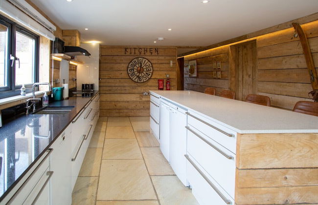 Owl Barn in Oxford With 5 Bedrooms and 5 Bathrooms - Photo 3