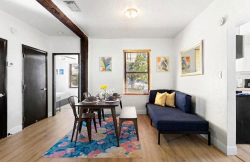 Cozy 2BR Next to Design District & Free Parking - Photo 8