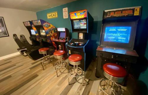 Amazing House with Pool, Arcade, Hot Tub and More - Accomodates 16 guests - Photo 36