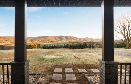 Luxe, Mountain VIEWS, Sauna, HotTub, Pups - Foto 16