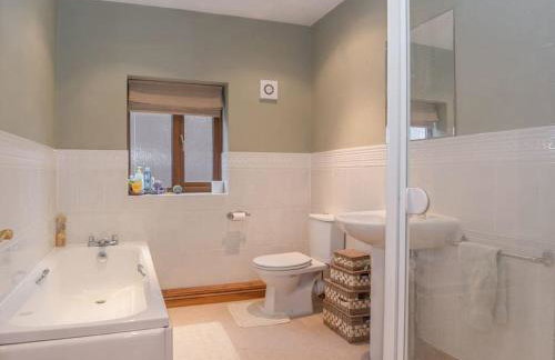 Spacious Home, 6 large bedrooms, full sky package, sleeps 14 - Foto 58