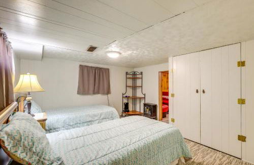 Cozy Helper Home with Fenced Yard, Pets Welcome - Foto 24