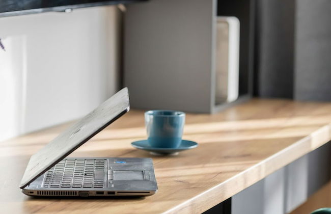 Black & Wooden Apartment by Renters - Foto 15