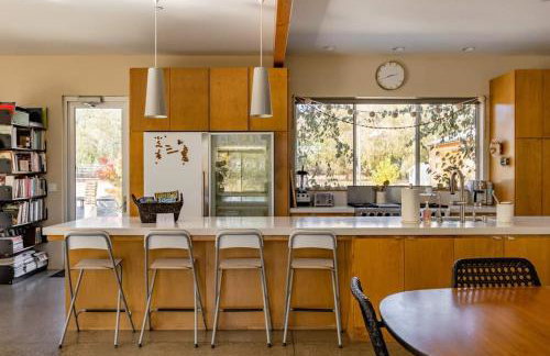Mid Century Modern Family Home On 25 Acres! - Foto 6