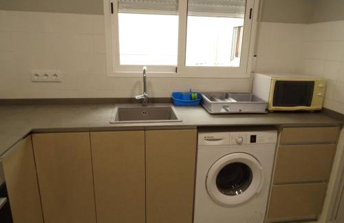 APARTAMENTOS EL SOL a 20 metros del mar. - Foto 16