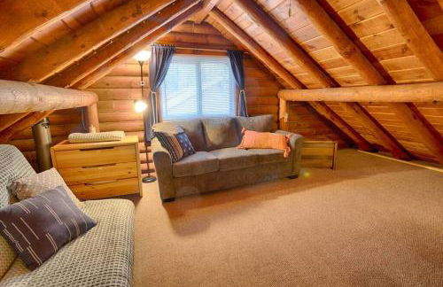 Charming Log Cabin in Tall Pines with Fire Pit Near Trails & Lake - Foto 23