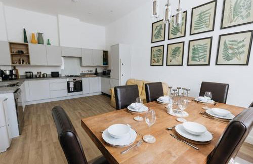 Grade II Mill Townhouse in Leeds with Free Parking which Sleeps 6 - Photo 22